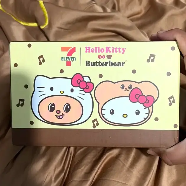 Hello Kitty Butterbear Plush Wallet / Keychain