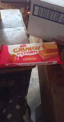 Tiffany Strawberry Cream Wafers (Crunch n Cream)